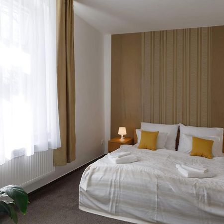 Litvan Sunset Apartments Ceske Budejovice Exteriör bild