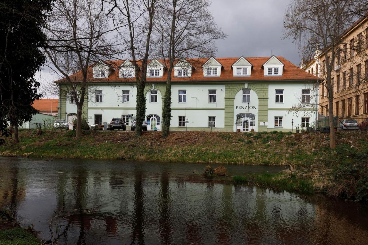 Litvan Sunset Apartments Ceske Budejovice Exteriör bild