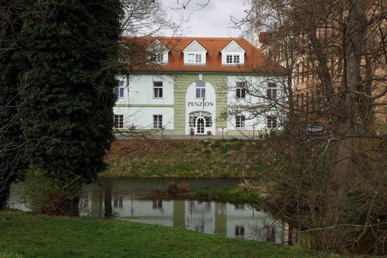 Litvan Sunset Apartments Ceske Budejovice Exteriör bild
